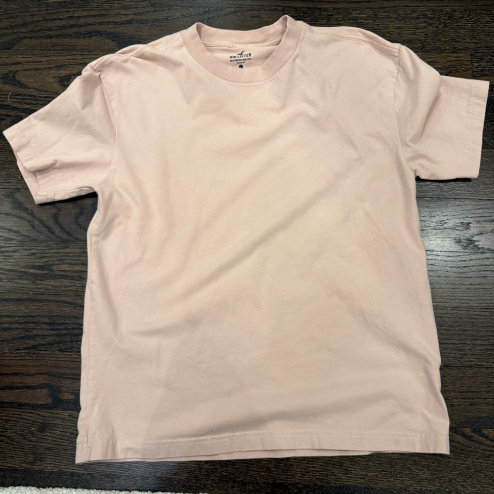 Hollister Men's Light Pink Short Sleeve Tee